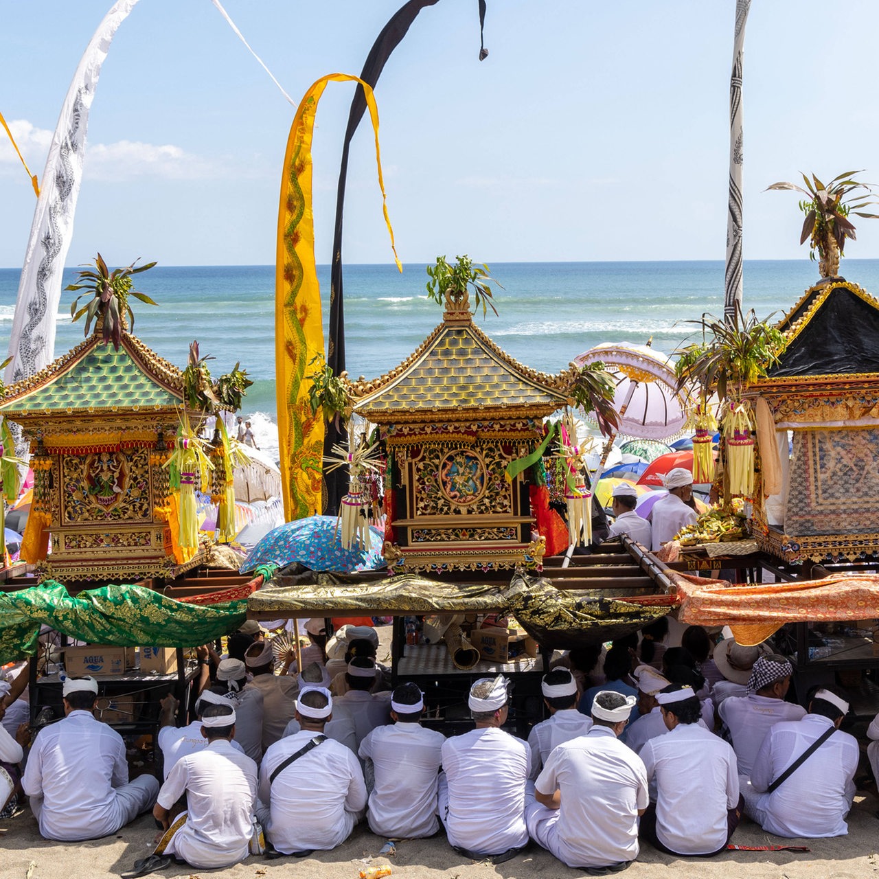 Reinigungszeremonie am Strand von Canggu/Bali