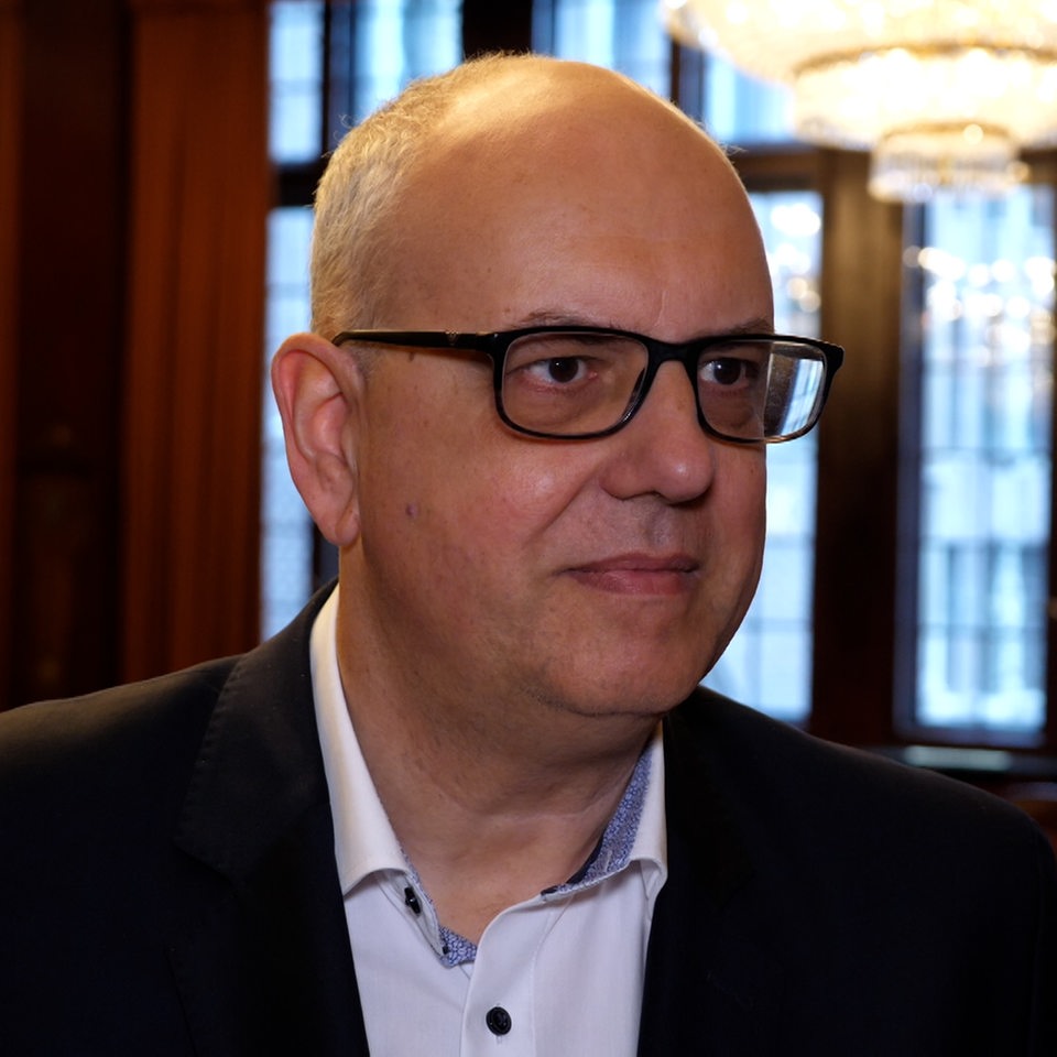 Bremens Bürgermeister Andreas Bovenschulte gibt ein Interview