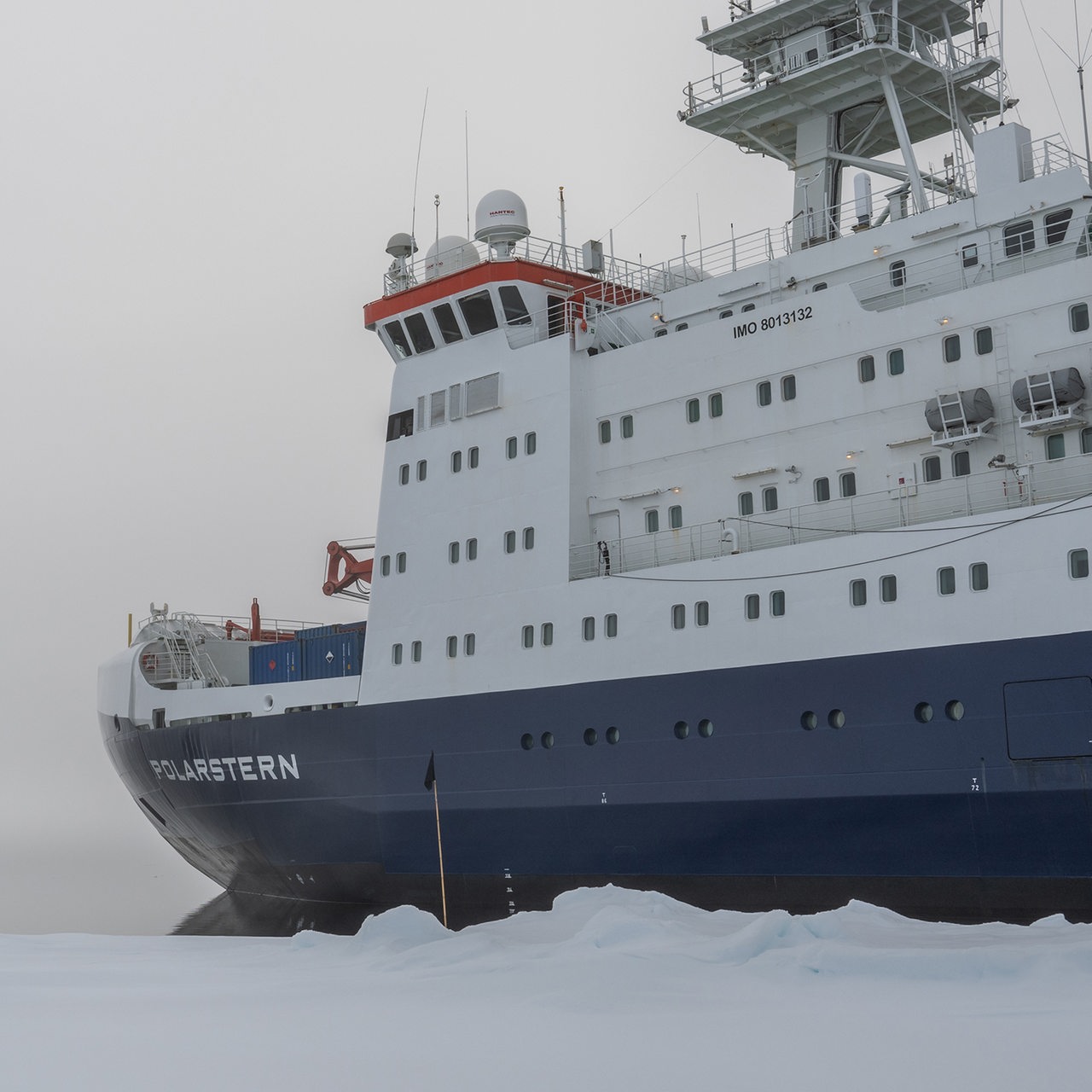 24.8.: Die "Polarstern" liegt an der Stelle der vierten Eisstation