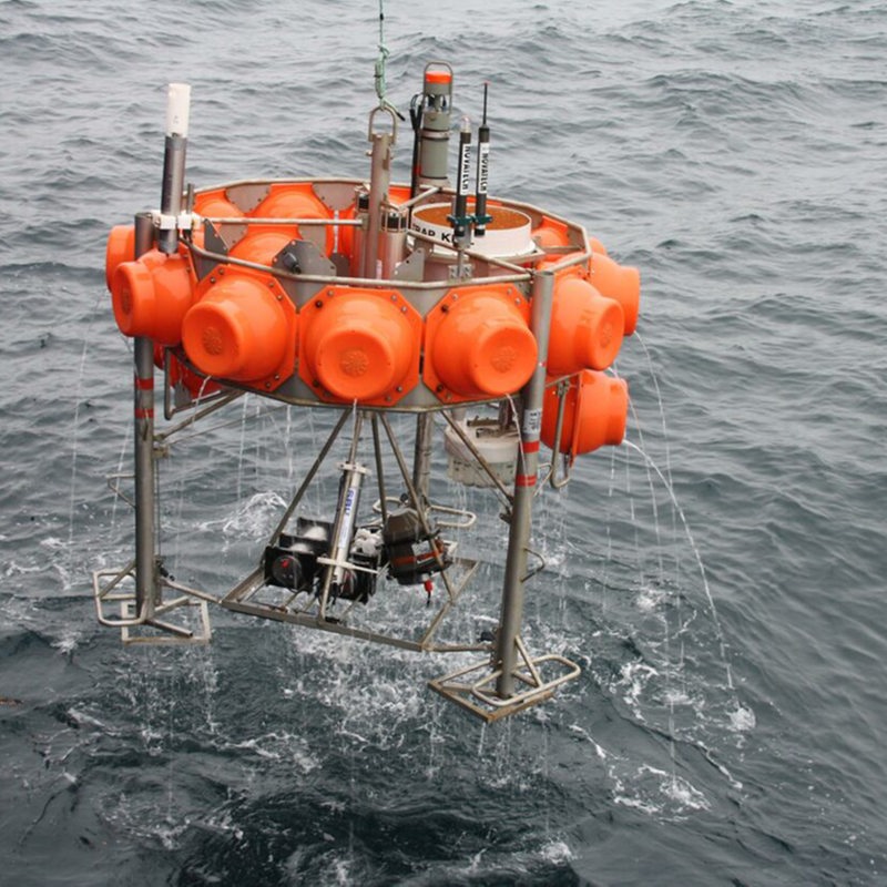Ein Freifallgerät des AWI in Aktion auf hoher See