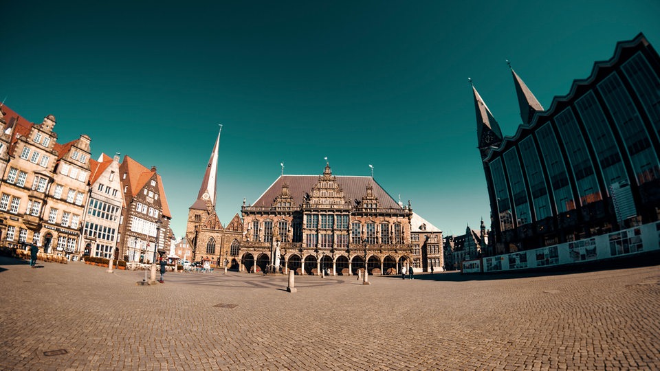 Panorama-Aufnahme Bremer Marktplatz mit Rathaus und Bürgerschaft