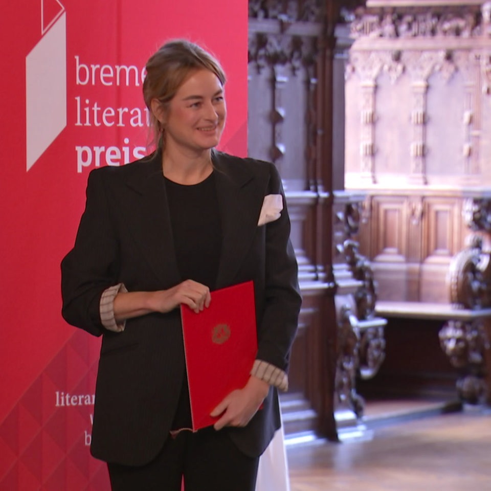 Die Preisträgerin und Autorin Teresa Präauer beim Bremer Literaturpreis. 