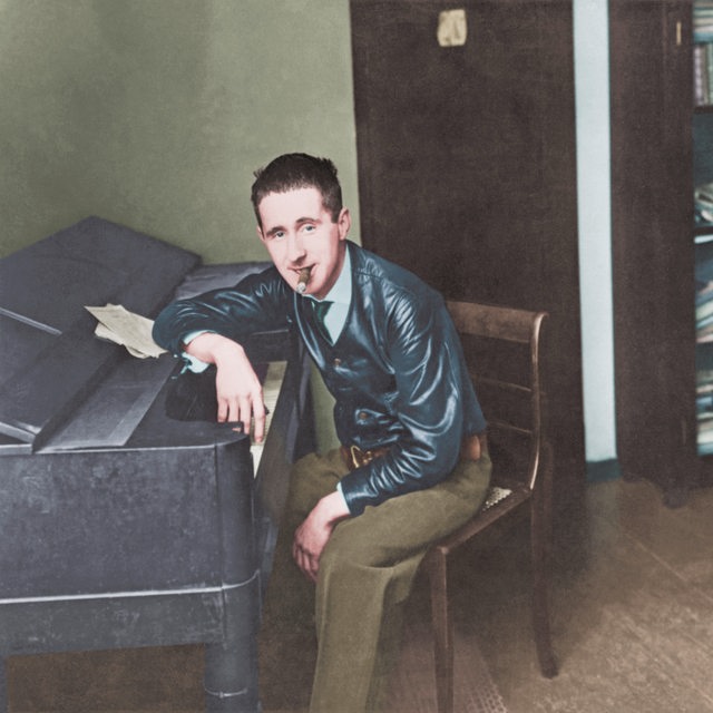 Brecht in seiner Wohnung Spichernstraße-cololiertes Foto von 1927