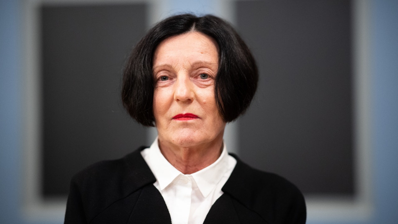 Schriftstellerin Herta Müller schaut in die Kamera (Archivbild)