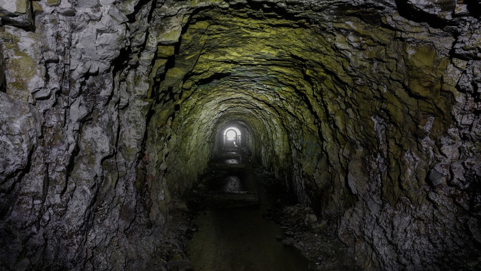 Eingang in eine Höhle (Symbolbild)
