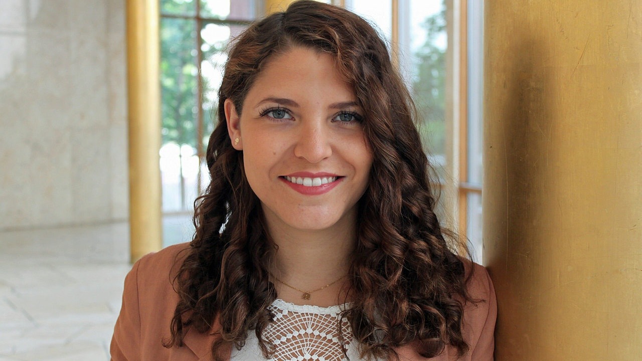 Porträt von Dunja Sadaqi