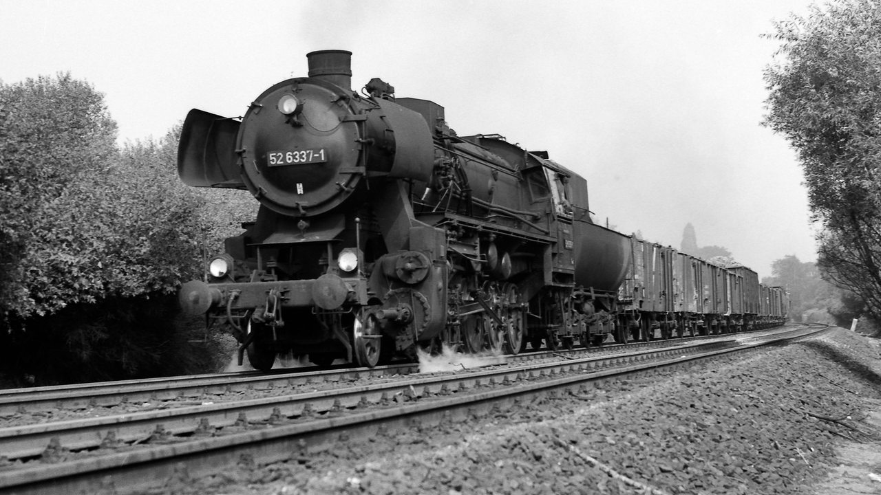 Dampflok 526337 auf freier Strecke in Berlin Altglienicke 