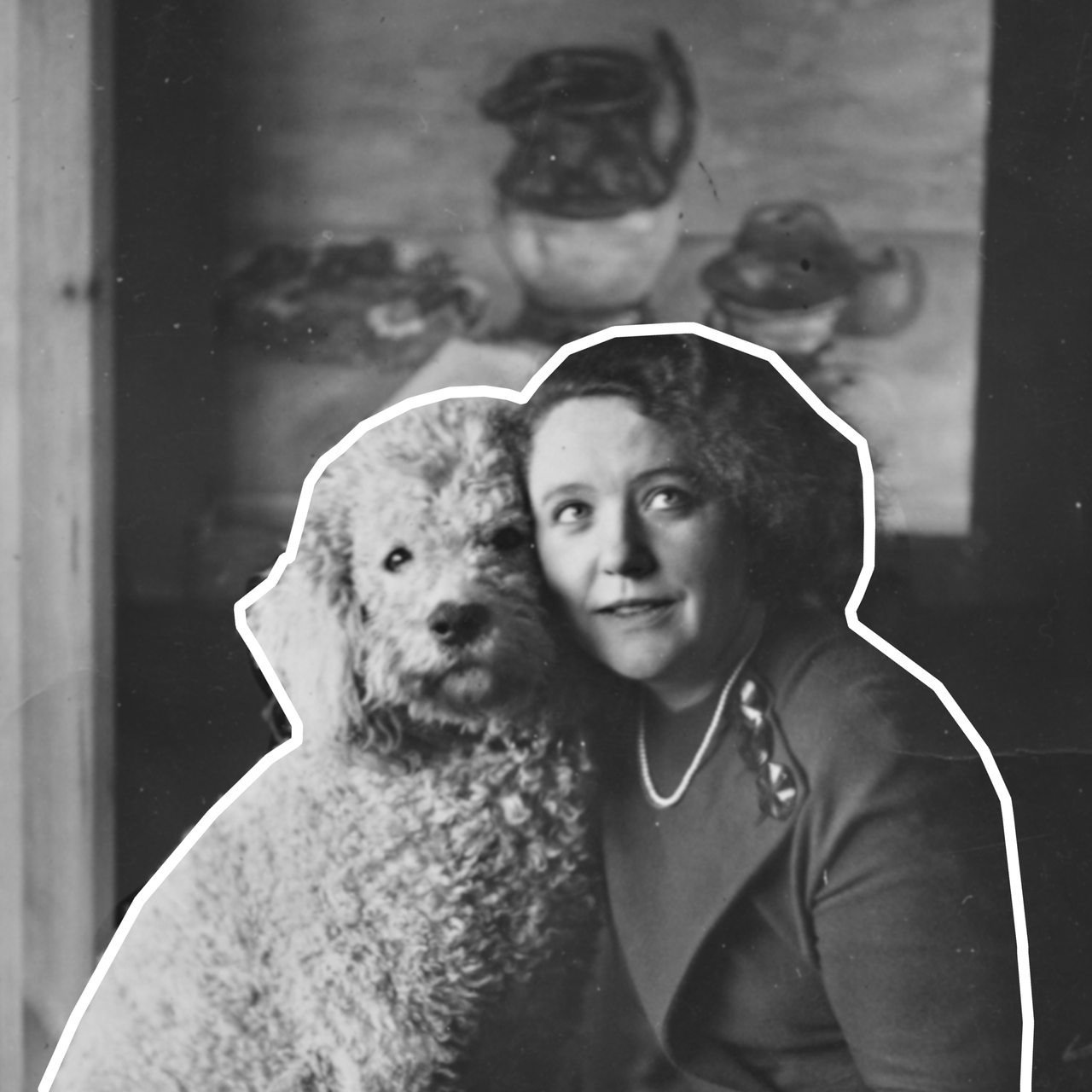 Hanna Ahrens 1926 mit ihrem Königspudel