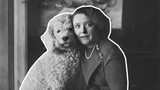 Hanna Ahrens 1926 mit ihrem Königspudel