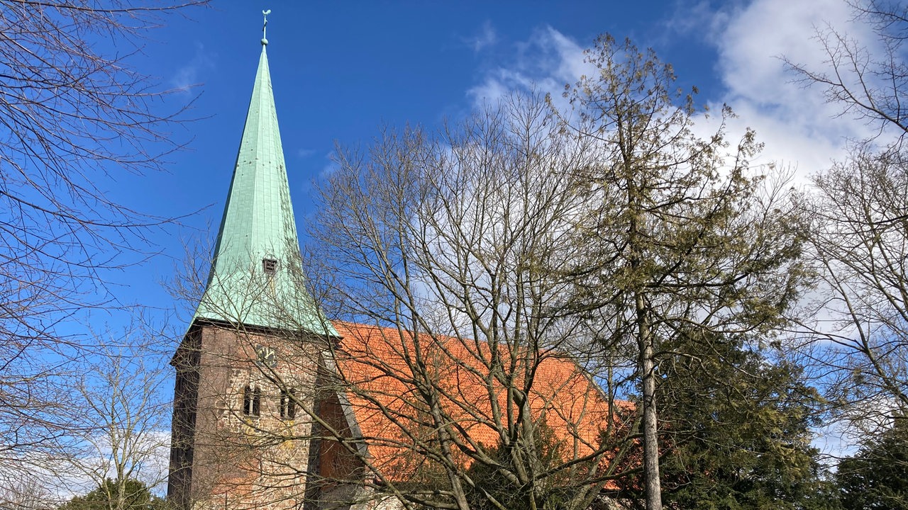 eine Kirche aus Feldsteinen 