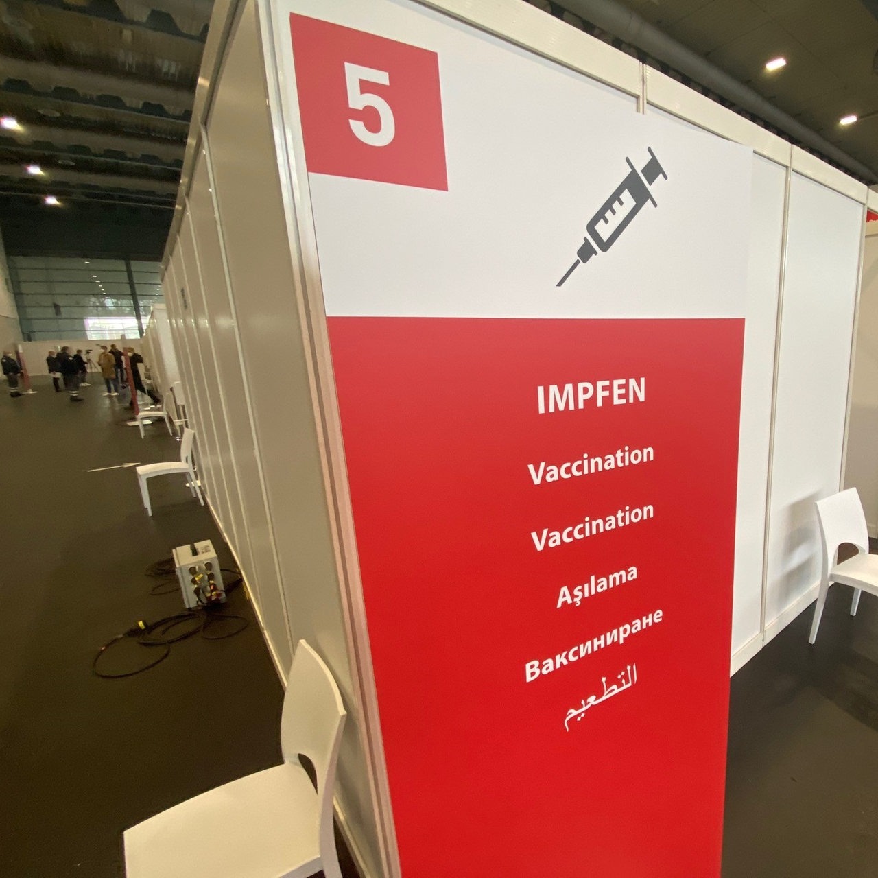 Das neue Impfzentrum in den Bremer Messehallen von innen