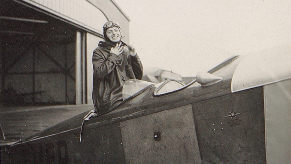 Pilotin Hanna Kunath auf einer Schwarzweiß-Aufnahme