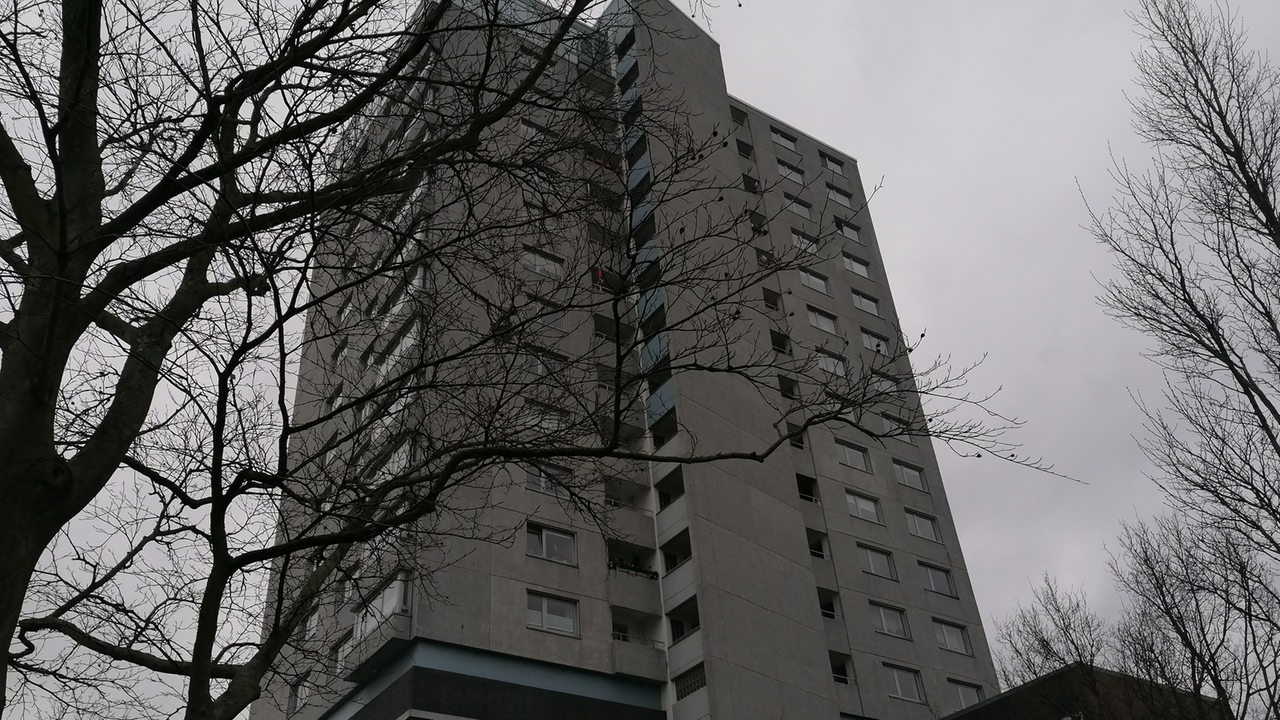 Hochhaus aus Sichtbeton