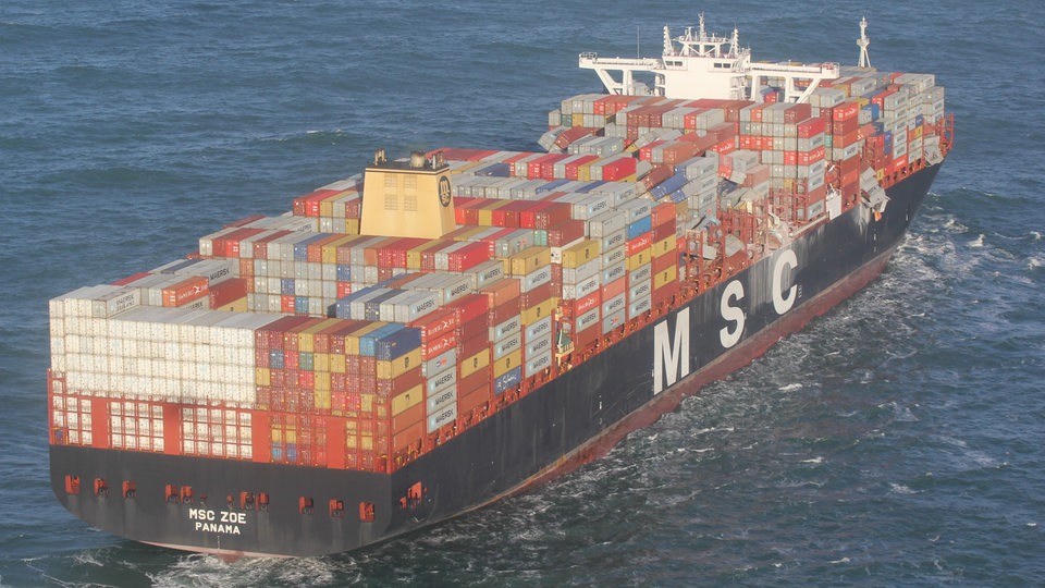 Das Havariekommando veröffentlichte ein Bild der MSC- Zoe, nachdem der Container-Frachter 270 Container in einem Sturm verloren hatte.