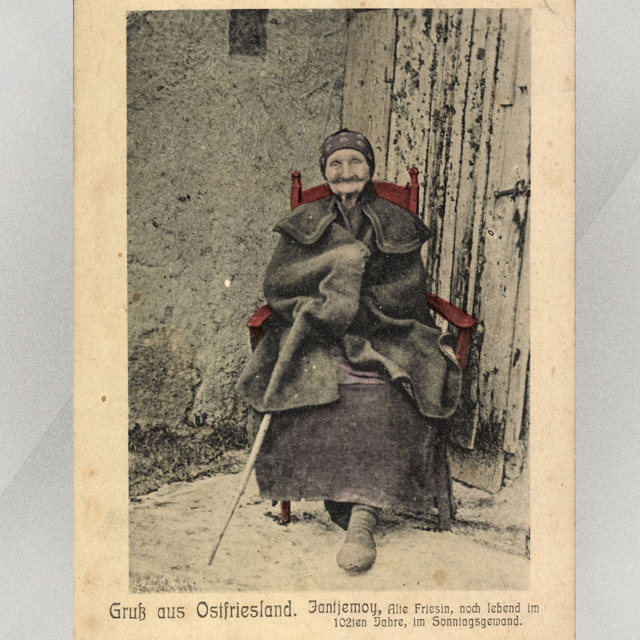 Alte Postkarte mit einem Foto einer Frau, die 102 Jahre alt ist.