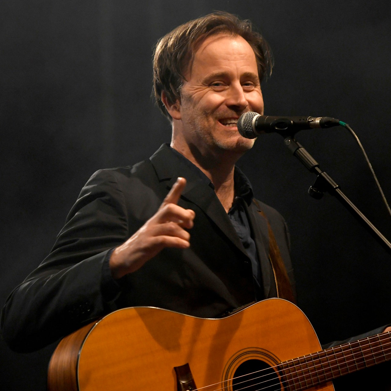 Dirk Darmstaedter von "The Jeremy Days" live im Musikzentrum Hannover, 2019 