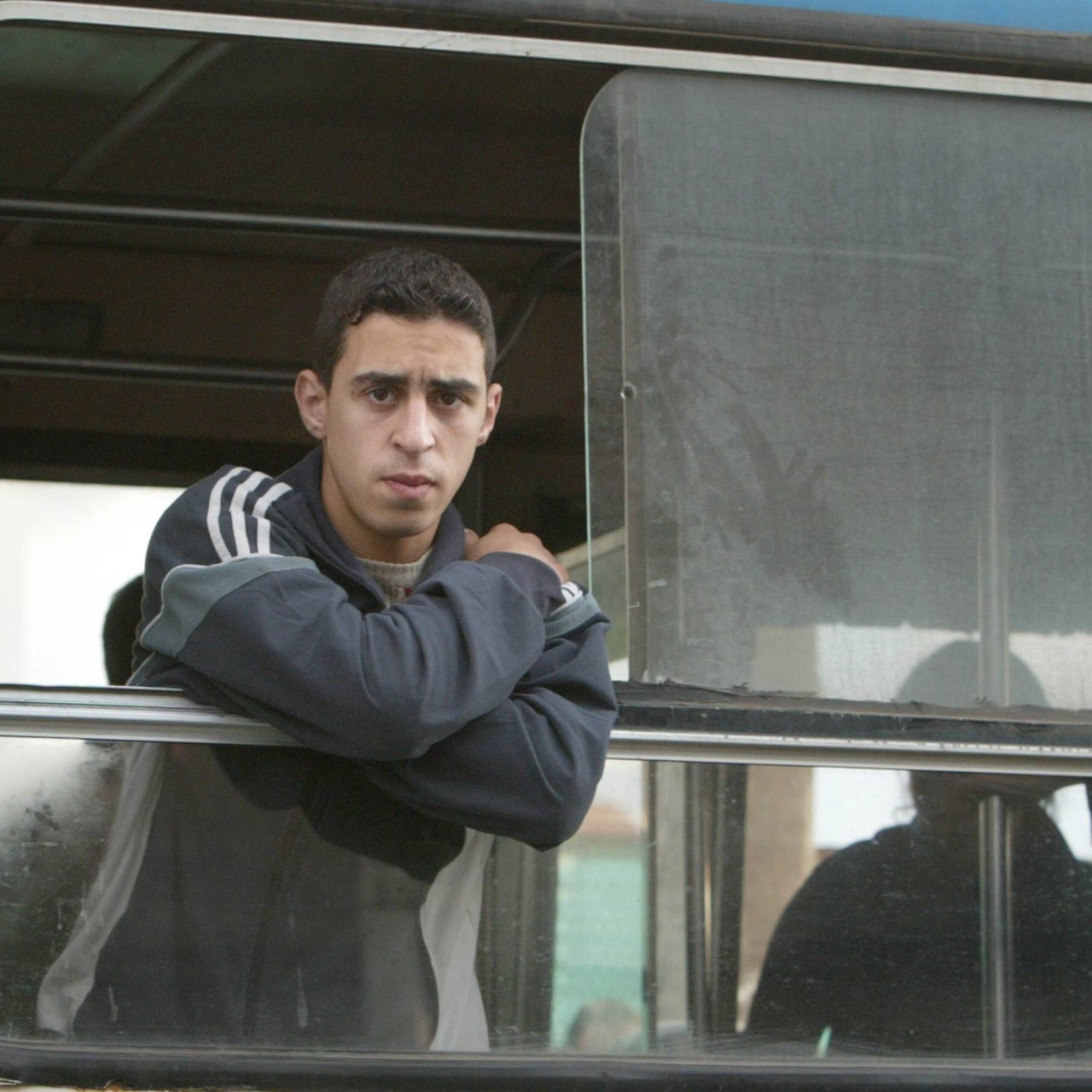 Junger Mann in einem Bus in Algier (Archivbild)