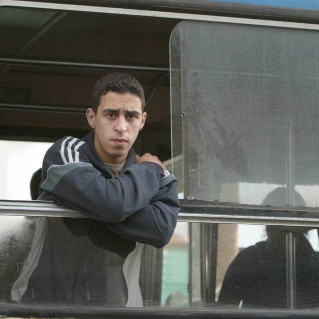 Junger Mann in einem Bus in Algier (Archivbild)