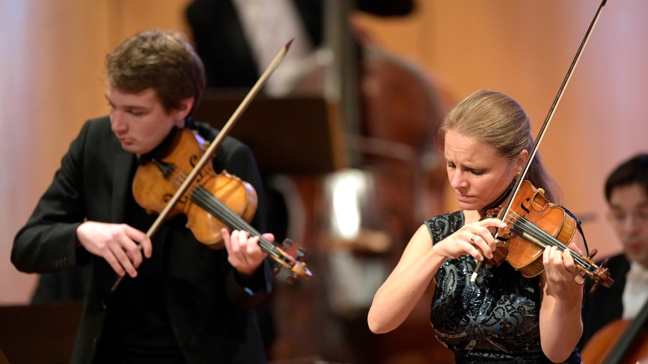 Violonistin Julia  Fischer und Louis Vandory bei einem Auftritt im Jahr 2020 (Archivbild)