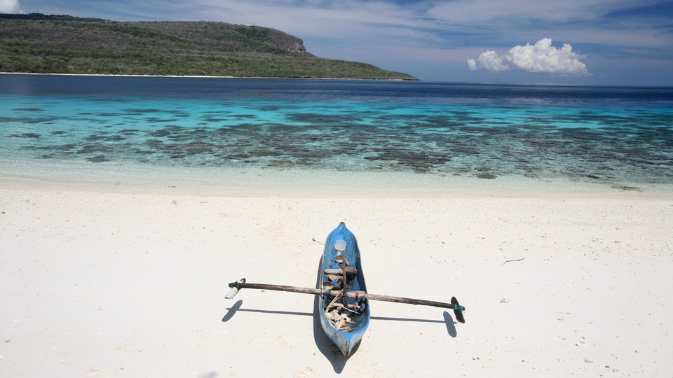 Strand mit einem Boot auf Ost-Timor (Archivbild)