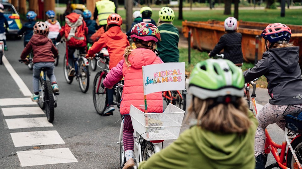 Kinder-Fahrrad-Demo unter dem Motto "Kidical Mass" in Bremen
