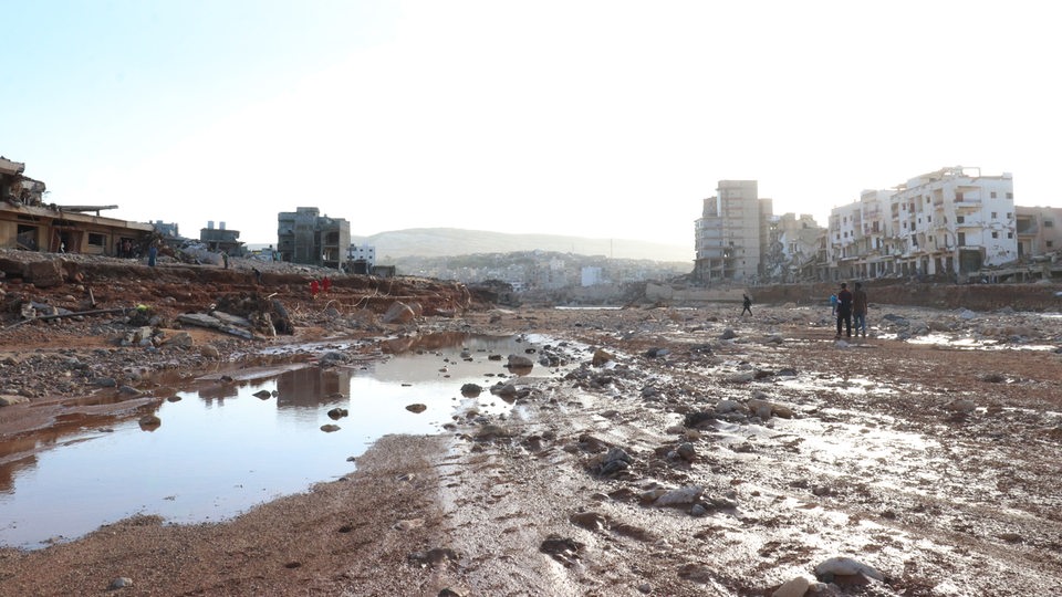 Ein Blick auf die Verwüstungen in den Katastrophengebieten nach den Überschwemmungen, die der Sturm Daniel in Derna, Libyen, am 12. September 2023 verursacht hat