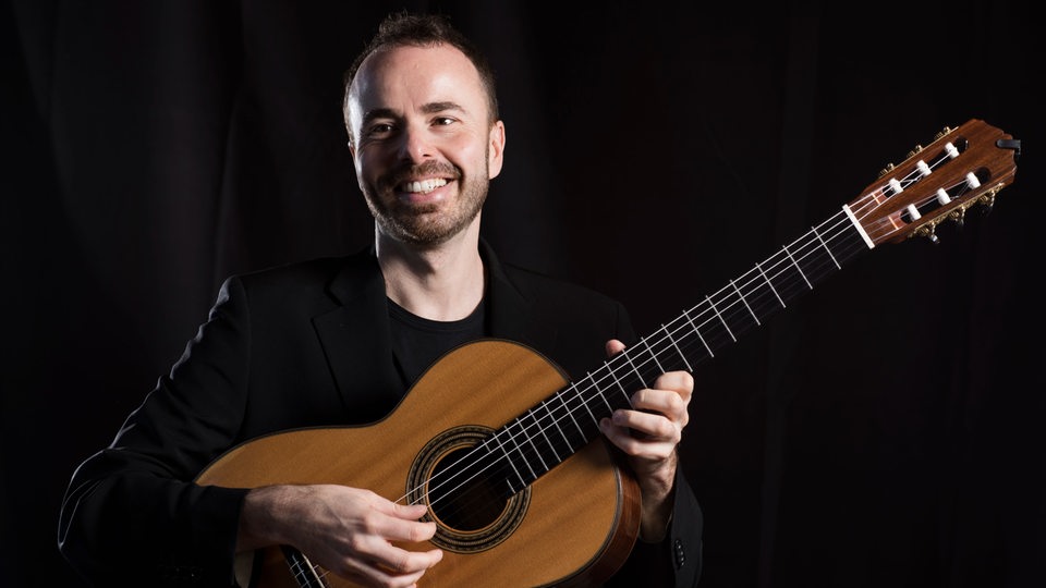 Lorenzo Micheli mit Gitarre