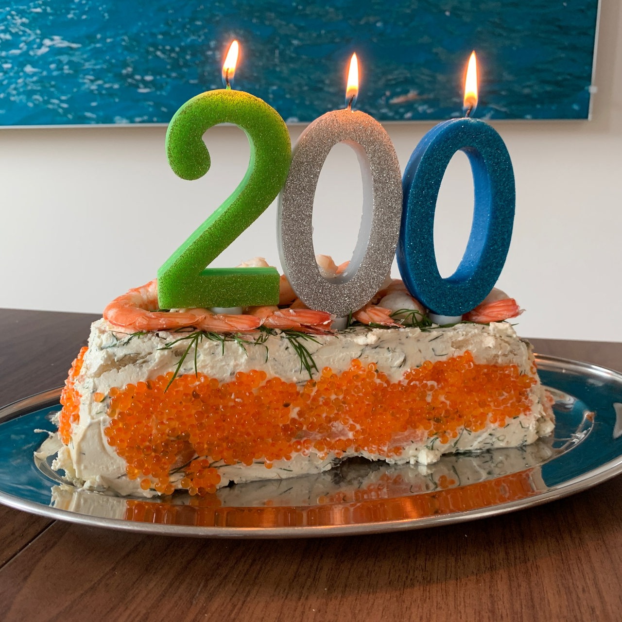 mare-Fischtorte zum 200. Jubiläum mit Kerzen