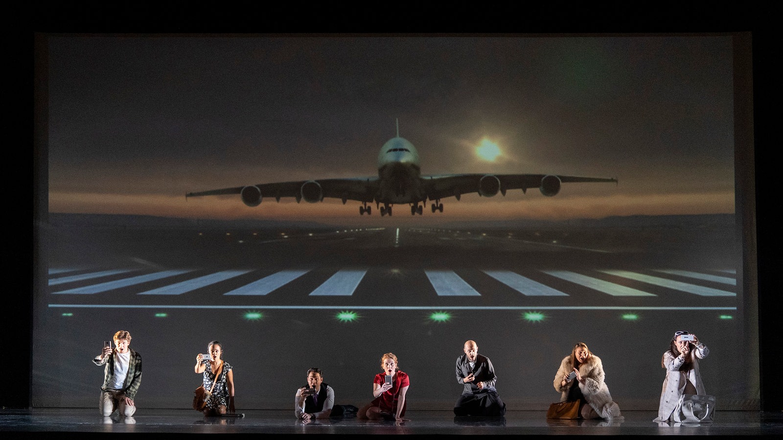 Bühnenszene aus "Flight" am Oldenburgischen Staatstheater