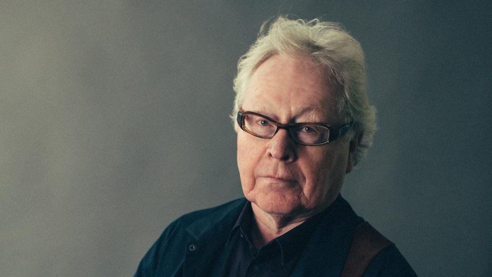Paul Brady mit klassischer Gitarre