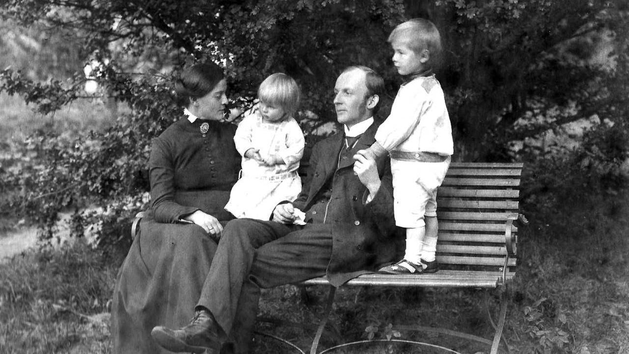 Philine und Franz Vogeler mit ihren Kindern