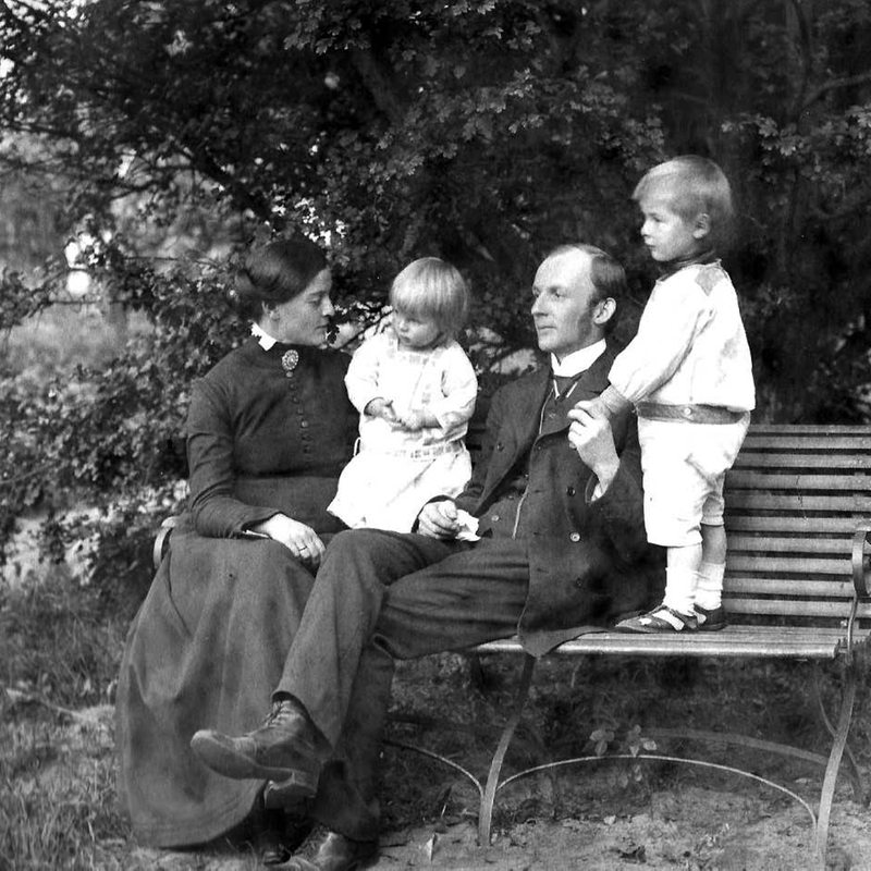 Philine und Franz Vogeler mit ihren Kindern