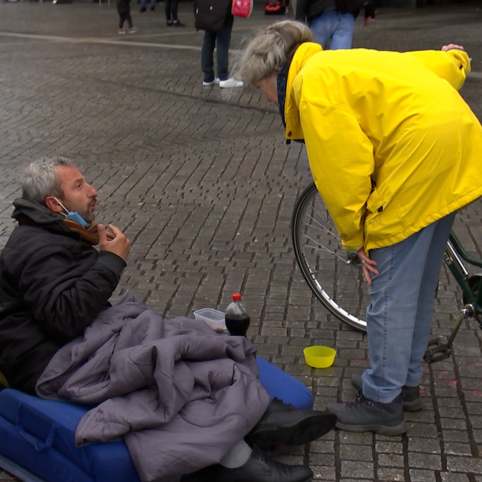 Gabriele Steinbach versorgt Obdachlose in Bremen
