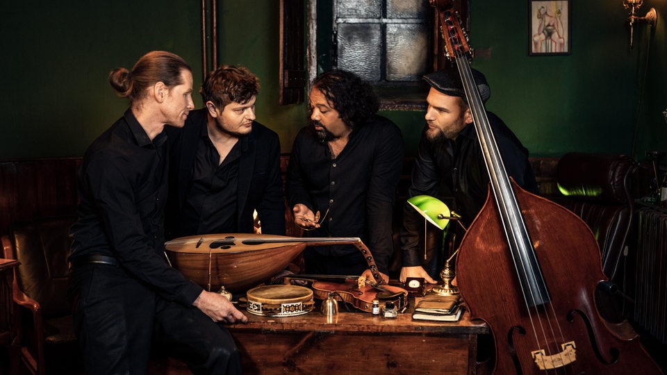 Das "Ajam Quartett" mit seinen Instrumenten.