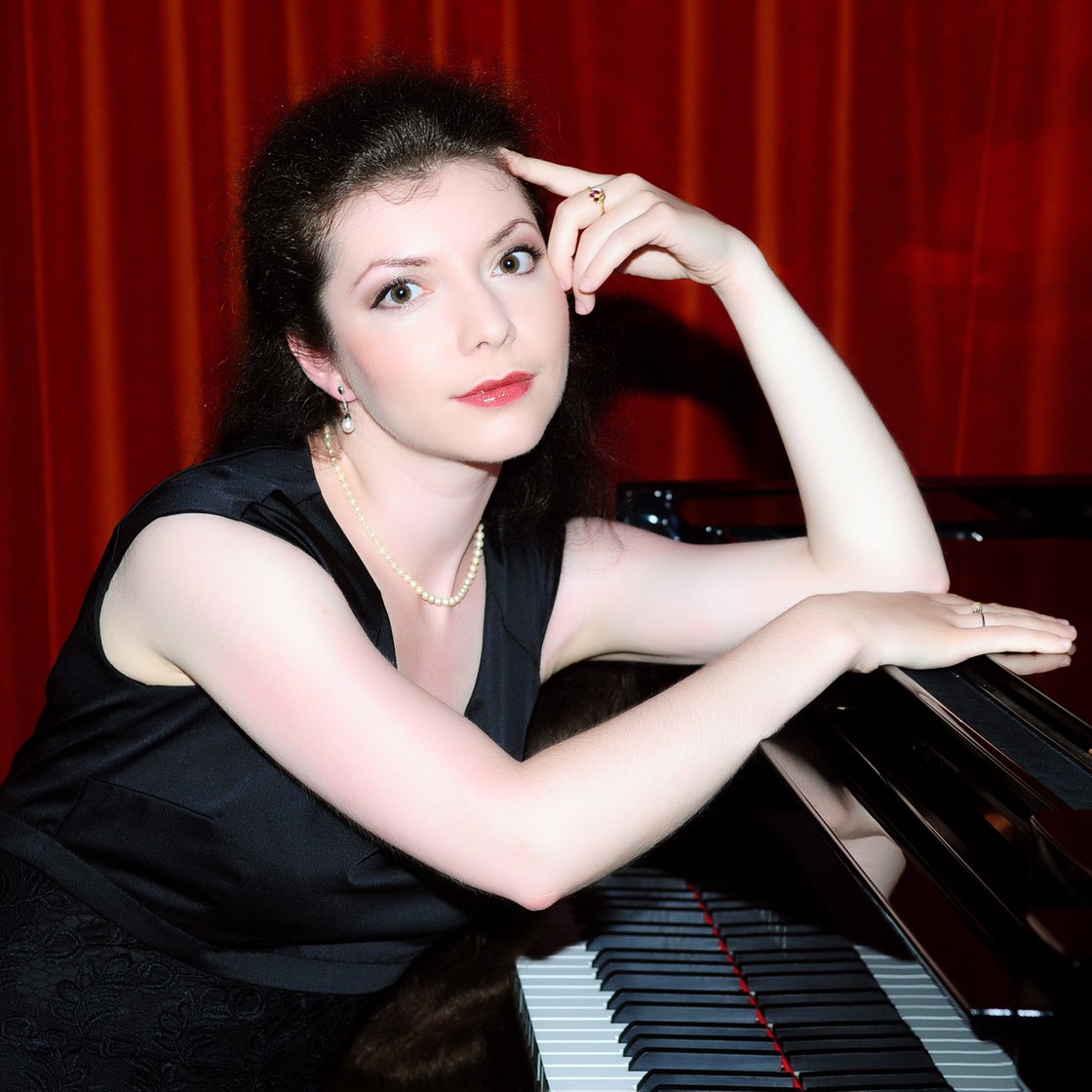 Die Pianistin Sofja Gülbadamova am Flügel