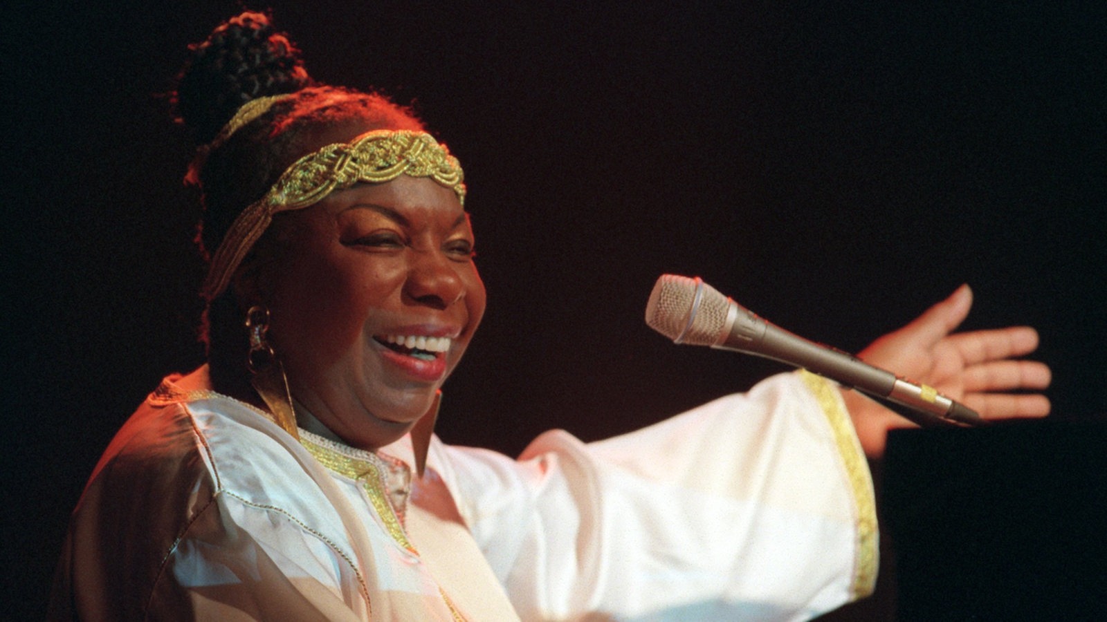 Die große alte Dame des Jazz, Nina Simone, eröffnet am 4.7.1997 mit ihrem Konzert das "West Port"-Festival vor den Hamburger Deichtorhallen.
