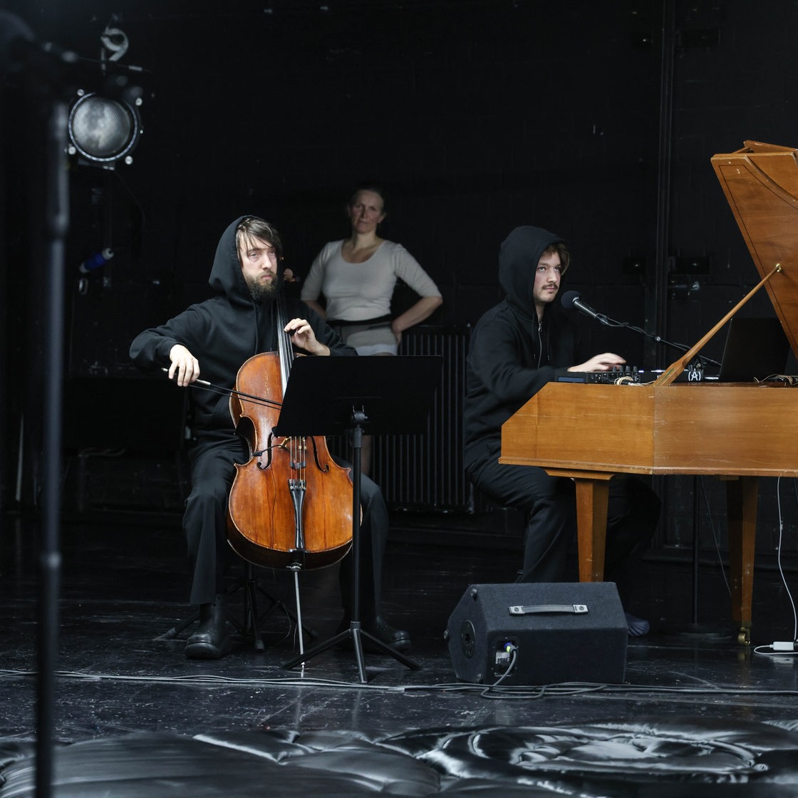 Matthieu Svetchine, Jo Flüeler, Irene Kleinschmidt und Moritz Widrig auf der Bühne