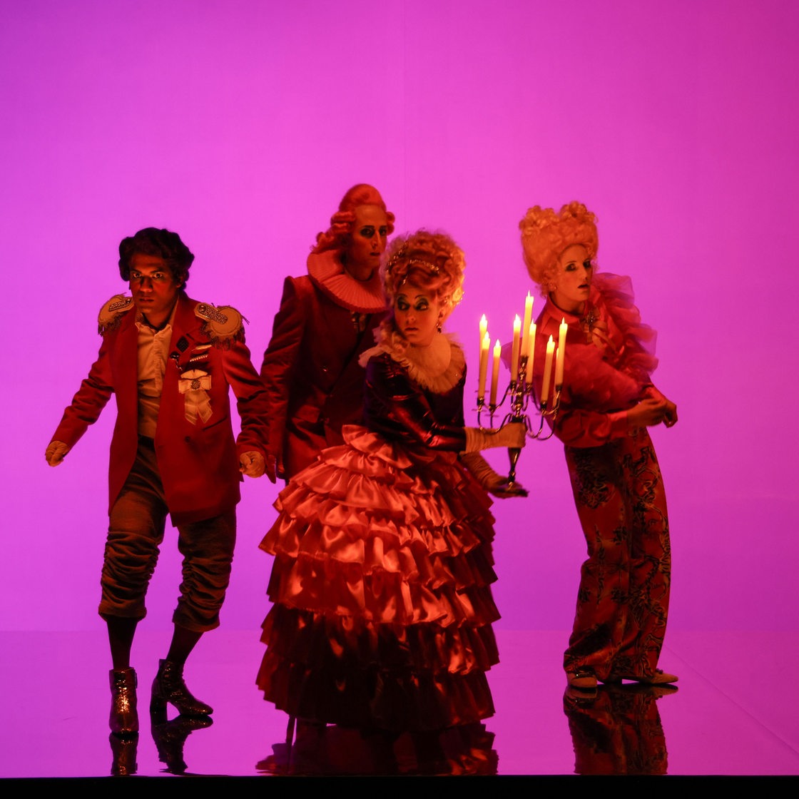 Szenenbild der Aufführung "Royals" am Theater Bremen